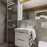 - Eisgrub Hotel apartamentowy