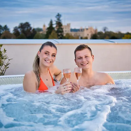 - Eisgrub Aparthotel 4*